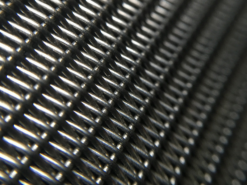 The weft shrinkage of metal wire mesh.